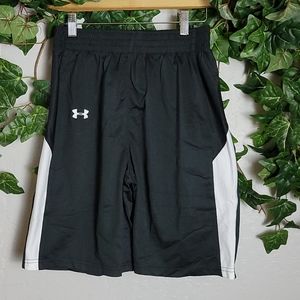 UNDER ARMOUR NWOT M BLK WHT Fury Basketball Short M